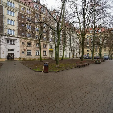Daire Downtown - Location, Metro Nearby - By Rentujemy Varşova
