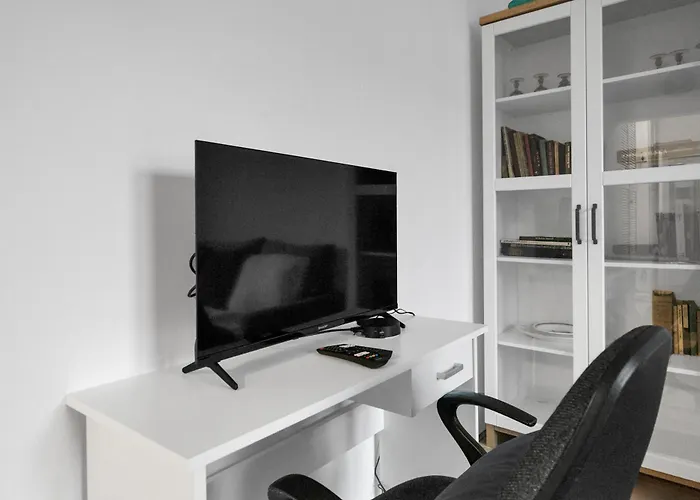 Apartament Downtown - Location, Metro Nearby - By Rentujemy