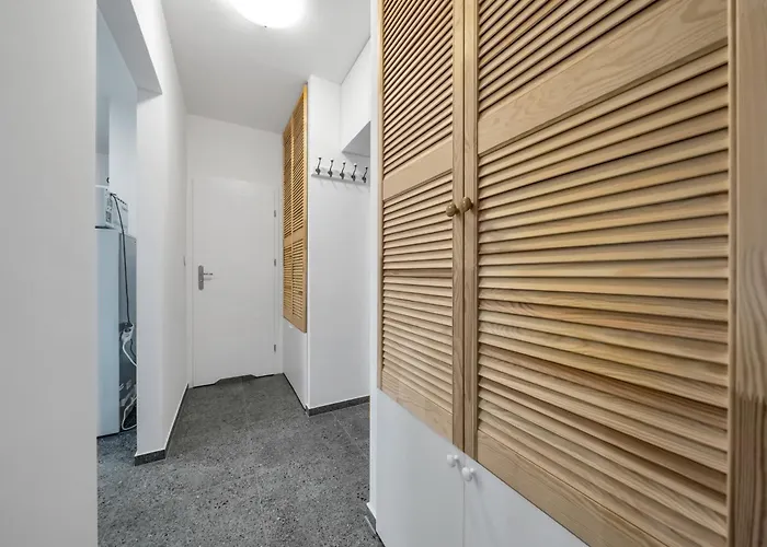 Apartament Downtown - Location, Metro Nearby - By Rentujemy