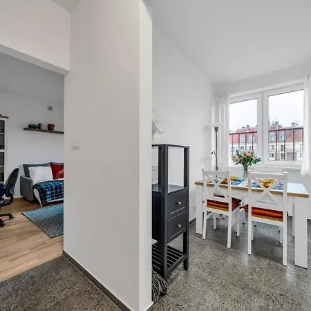 Apartment Downtown - Location, Metro Nearby - By Rentujemy