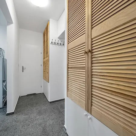 Apartment Downtown - Location, Metro Nearby - By Rentujemy